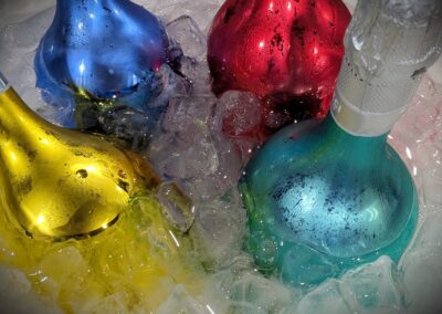 Bottiglie colorate nel soi à glace